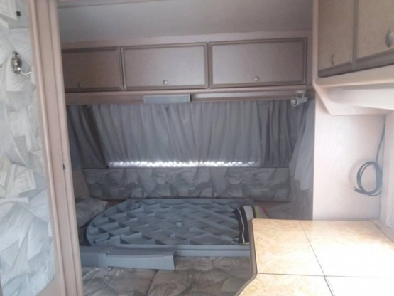                         Sprzedam rodzinną, 4 osobową przyczepę DETHLEFFS RONDO - zdjęcie 6
                        