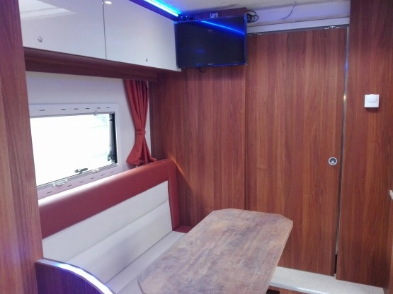                         Mercedes Benz 1018A ATEGO II 4x4 - zdjęcie 10
                        