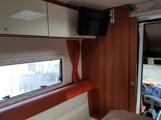                         Mercedes Benz 1018A ATEGO II 4x4 - zdjęcie 2
                        