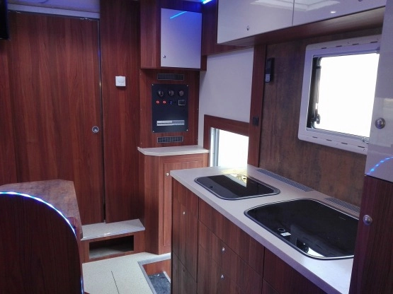                         Mercedes Benz 1018A ATEGO II 4x4 - zdjęcie 7
                        