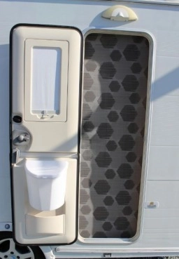                         Przyczepa kempingowa Lunar rok 2009 - zdjęcie 2
                        