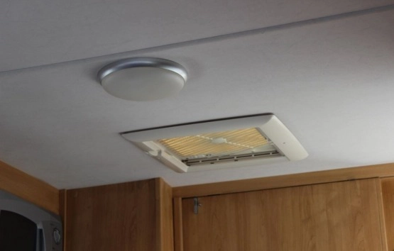                         Przyczepa kempingowa Lunar rok 2009 - zdjęcie 9
                        