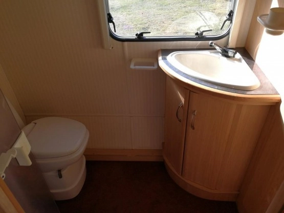                         Przyczepa kempingowa Abbey 2/3 osobowa z przedsionkiem, rok 2001 - zdjęcie 3
                        