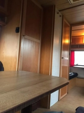                         Fendt 450 S Przyczepa campingowa + PRZEDSIONEK + zbiornik wody z pompką, rocznik 1983 - zdjęcie 16
                        