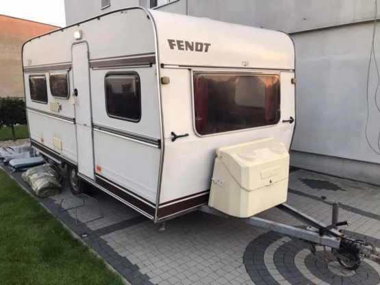                         Fendt 450 S Przyczepa campingowa + PRZEDSIONEK + zbiornik wody z pompką, rocznik 1983 - zdjęcie 17
                        