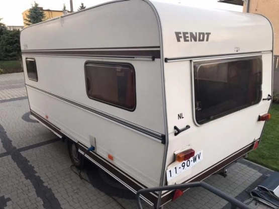                         Fendt 450 S Przyczepa campingowa + PRZEDSIONEK + zbiornik wody z pompką, rocznik 1983 - zdjęcie 18
                        
