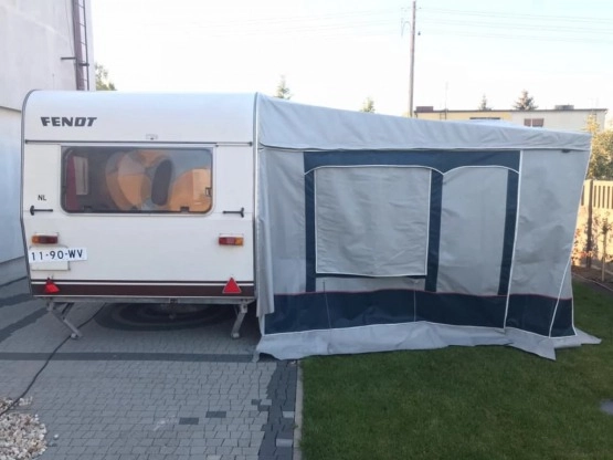                         Fendt 450 S Przyczepa campingowa + PRZEDSIONEK + zbiornik wody z pompką, rocznik 1983 - zdjęcie 21
                        