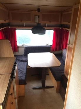                         Fendt 450 S Przyczepa campingowa + PRZEDSIONEK + zbiornik wody z pompką, rocznik 1983 - zdjęcie 24
                        