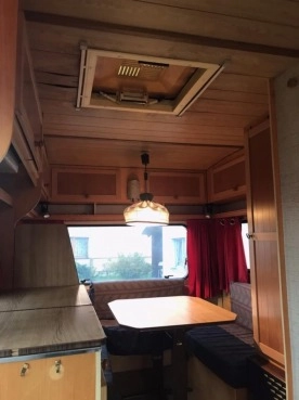                         Fendt 450 S Przyczepa campingowa + PRZEDSIONEK + zbiornik wody z pompką, rocznik 1983 - zdjęcie 25
                        