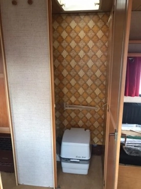                         Fendt 450 S Przyczepa campingowa + PRZEDSIONEK + zbiornik wody z pompką, rocznik 1983 - zdjęcie 27
                        