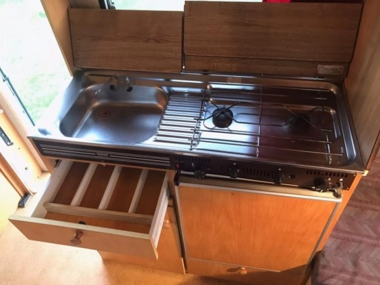                         Fendt 450 S Przyczepa campingowa + PRZEDSIONEK + zbiornik wody z pompką, rocznik 1983 - zdjęcie 29
                        