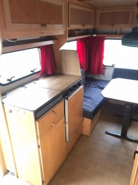                         Fendt 450 S Przyczepa campingowa + PRZEDSIONEK + zbiornik wody z pompką, rocznik 1983 - zdjęcie 32
                        