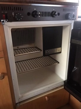                         Fendt 450 S Przyczepa campingowa + PRZEDSIONEK + zbiornik wody z pompką, rocznik 1983 - zdjęcie 33
                        