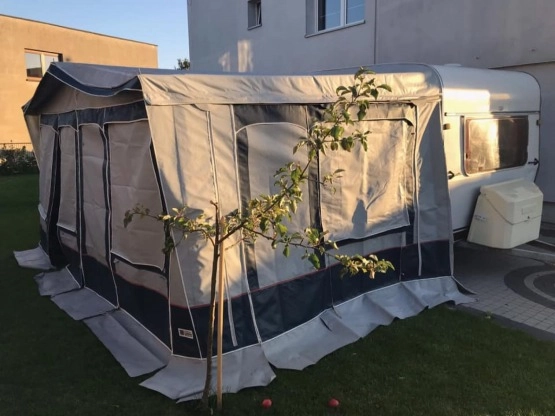                         Fendt 450 S Przyczepa campingowa + PRZEDSIONEK + zbiornik wody z pompką, rocznik 1983 - zdjęcie 34
                        