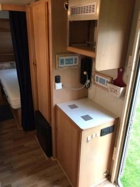                         ADRIA UNICA B 502 LH + przedsionek, WC, zbiornik z wodą, Truma, Trumatic, Leszno - zdjęcie 24
                        