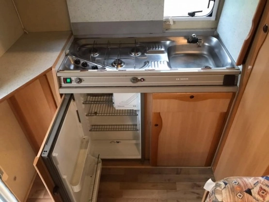                         ADRIA UNICA B 502 LH + przedsionek, WC, zbiornik z wodą, Truma, Trumatic, Leszno - zdjęcie 25
                        