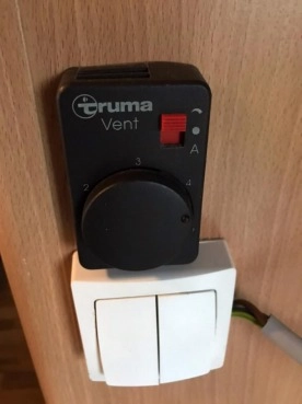                         ADRIA UNICA B 502 LH + przedsionek, WC, zbiornik z wodą, Truma, Trumatic, Leszno - zdjęcie 29
                        