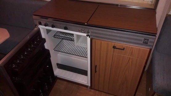                         Przyczepa kempingowa CHATEAU , 4 osobowa, z przedsionkiem, zadbana, sucha. - zdjęcie 15
                        