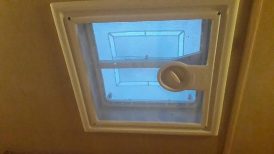                         Przyczepa kempingowa CHATEAU , 4 osobowa, z przedsionkiem, zadbana, sucha. - zdjęcie 17
                        