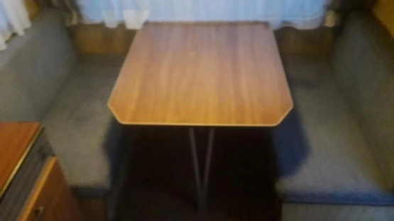                         Przyczepa kempingowa CHATEAU , 4 osobowa, z przedsionkiem, zadbana, sucha. - zdjęcie 3
                        