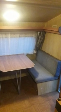                         Przyczepa kempingowa CHATEAU , 4 osobowa, z przedsionkiem, zadbana, sucha. - zdjęcie 5
                        