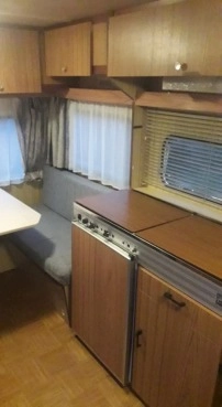                         Przyczepa kempingowa CHATEAU , 4 osobowa, z przedsionkiem, zadbana, sucha. - zdjęcie 7
                        