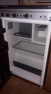                         Przyczepa kempingowa CHATEAU , 4 osobowa, z przedsionkiem, zadbana, sucha. - zdjęcie 9
                        