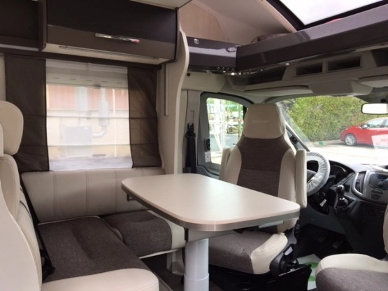                         Camper Challenger FORD dla 5 osób - zdjęcie 2
                        