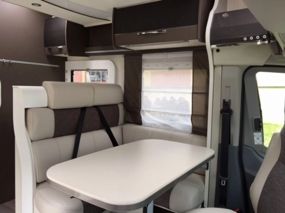                         Camper Challenger FORD dla 5 osób - zdjęcie 7
                        