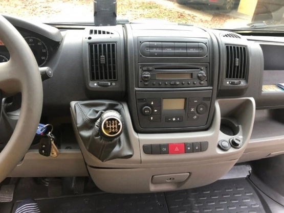                        Kamper Camper Peugeot 3.0 160 KM L4H3 grudzień 2008 - zdjęcie 10
                        