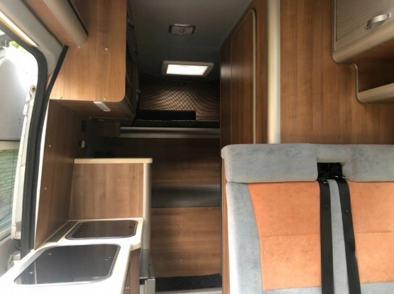                         Kamper Camper Peugeot 3.0 160 KM L4H3 grudzień 2008 - zdjęcie 6
                        