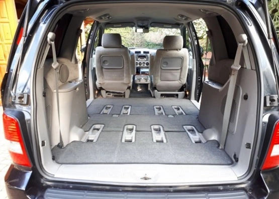                         Kia Carnival z 2006 roku z wykonaną zabudową - zdjęcie 13
                        