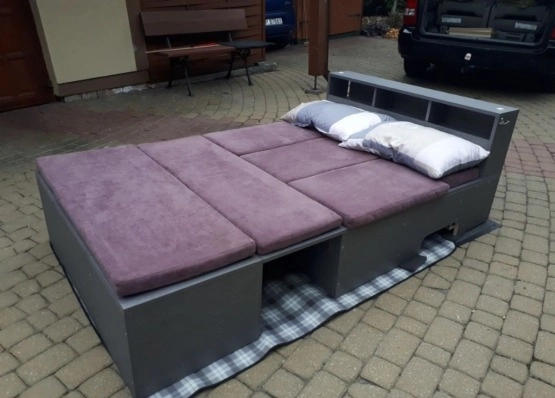                         Kia Carnival z 2006 roku z wykonaną zabudową - zdjęcie 18
                        