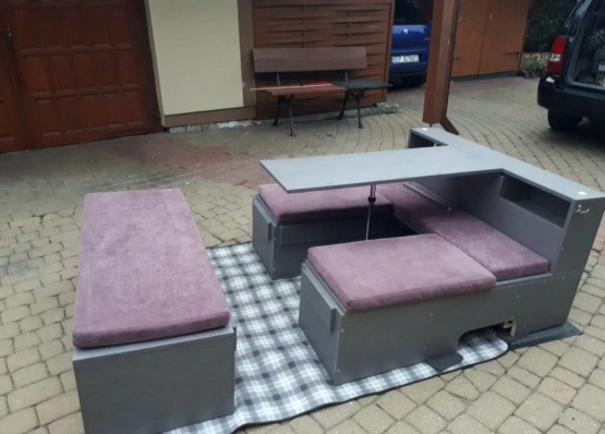                         Kia Carnival z 2006 roku z wykonaną zabudową - zdjęcie 23
                        