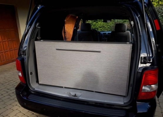                         Kia Carnival z 2006 roku z wykonaną zabudową - zdjęcie 3
                        