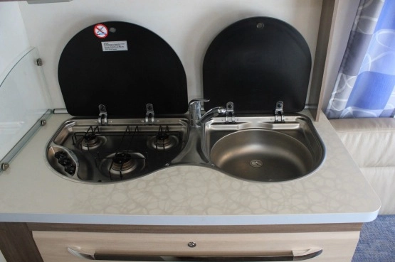                         Wynajmę przyczepę kempingową Hobby Deluxe 400 SFE 2016 rok - zdjęcie 6
                        