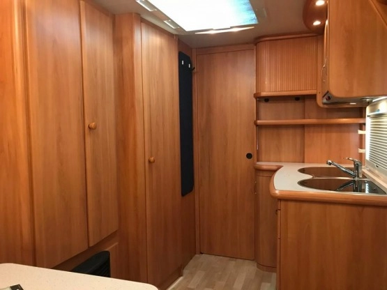                         Polecam Hobby 495 Prestige z MOVEREM, przedsionkiem Isabella Capri Lux z 2006r. - zdjęcie 25
                        