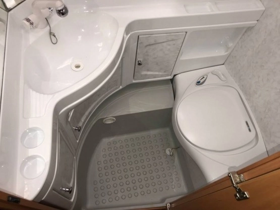                         Polecam Hobby 495 Prestige z MOVEREM, przedsionkiem Isabella Capri Lux z 2006r. - zdjęcie 38
                        