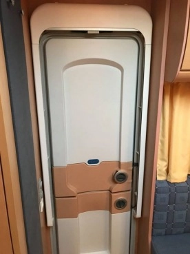                         KNAUS 500 Sudwind Z Markizą I Przedsionkiem - zdjęcie 12
                        