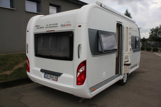                         Wynajmę przyczepę kempingową Hobby Deluxe 460 UFE 2016 rok 1500 kg DMC - zdjęcie 2
                        
