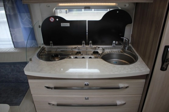                         Wynajmę przyczepę kempingową Hobby Deluxe 460 UFE 2016 rok 1500 kg DMC - zdjęcie 5
                        