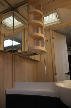                         Wynajmę przyczepę kempingową Hobby Deluxe 490 KMF 2016 rok 1400 kg DMC - zdjęcie 12
                        