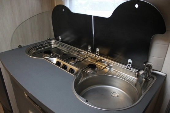                         Wynajmę przyczepę kempingową Hobby Deluxe 490 KMF 2016 rok 1400 kg DMC - zdjęcie 16
                        