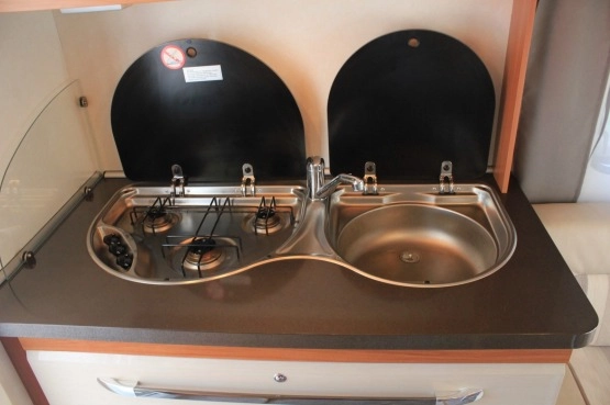                         Wynajmę przyczepę kempingową Hobby OnTour 490 SFF 2016 rok 1500 kg DMC - zdjęcie 14
                        