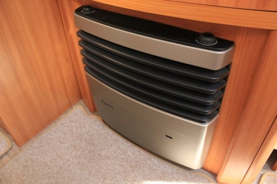                         Wynajmę przyczepę kempingową Hobby OnTour 490 SFF 2016 rok 1500 kg DMC - zdjęcie 15
                        