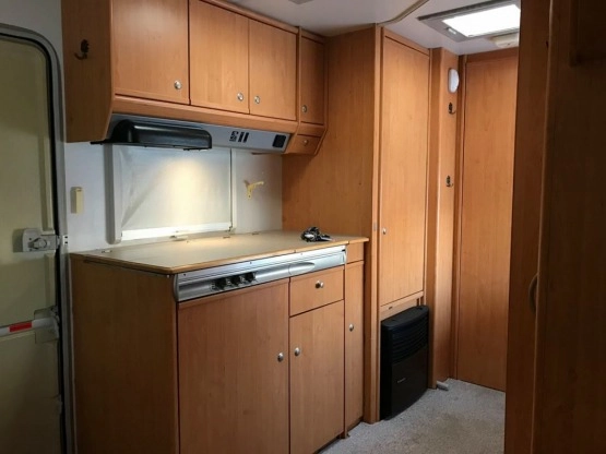                         KNAUS 495 TK SUDWIND z łóżkami piętrowymi, z dużą łazienką i z przedsionkiem - zdjęcie 19
                        