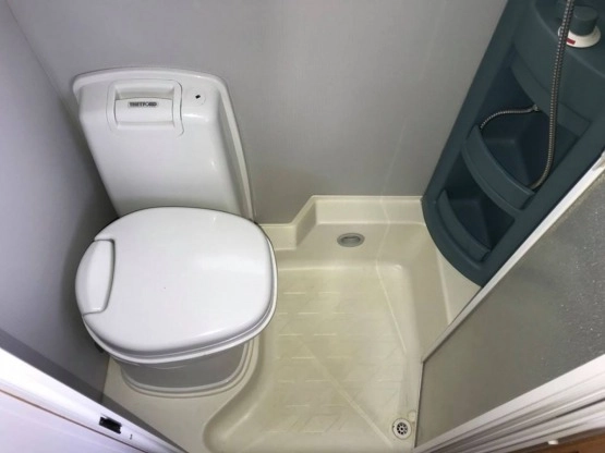                         KNAUS 495 TK SUDWIND z łóżkami piętrowymi, z dużą łazienką i z przedsionkiem - zdjęcie 20
                        