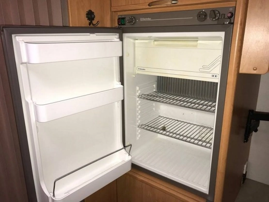                         KNAUS 495 TK SUDWIND z łóżkami piętrowymi, z dużą łazienką i z przedsionkiem - zdjęcie 28
                        