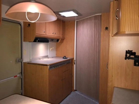                         KNAUS 495 TK SUDWIND z łóżkami piętrowymi, z dużą łazienką i z przedsionkiem - zdjęcie 5
                        