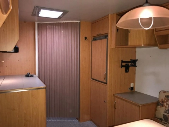                         KNAUS 495 TK SUDWIND z łóżkami piętrowymi, z dużą łazienką i z przedsionkiem - zdjęcie 6
                        